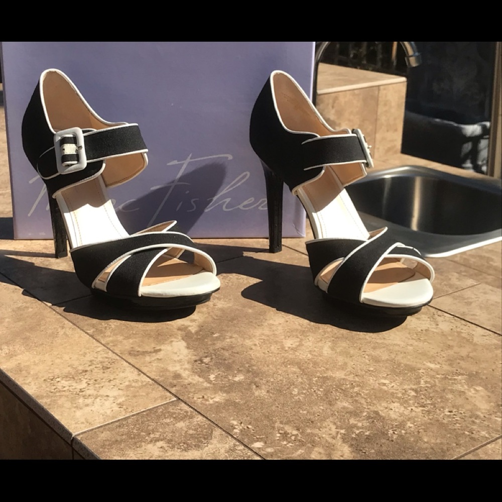 Cute black heels!